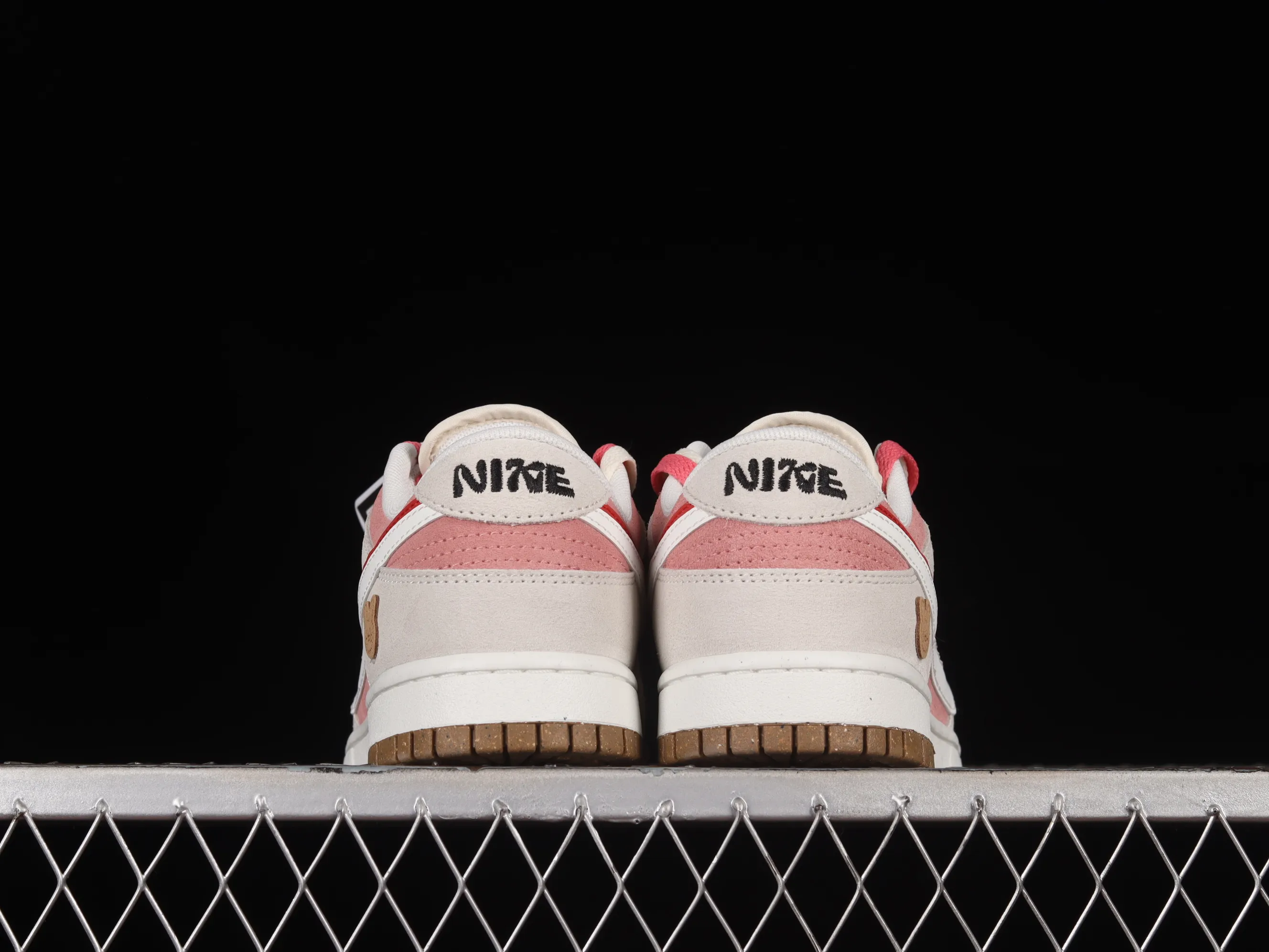 All Categories Nk SB Dunk Series Nk SB Dunk Low Low-top Sneakers Nk Dunk Low SE 2023 Year of the Rabbit Limited SB Smashed Backboard Fashion Casual Sneakers DO9457-117